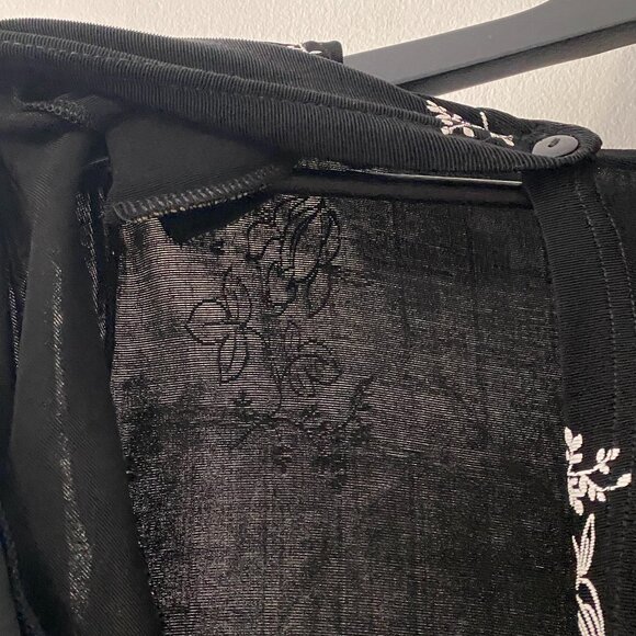 Marallis Collection Black White Embossed Floral Pattern One Button Cardigan - Picture 10 of 14